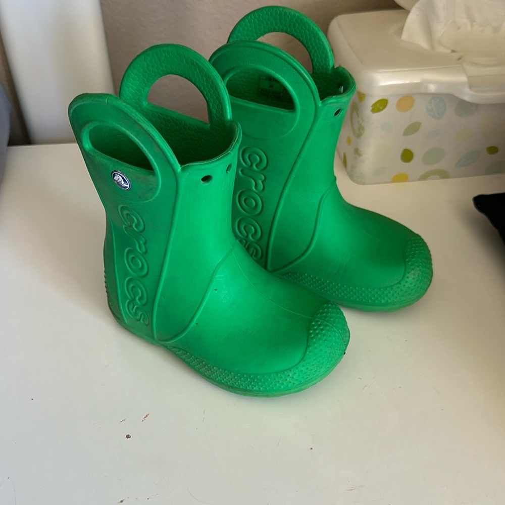 Green toddler Crocs Boots Size 8